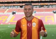 Lukas Podolski Resmi Berseragam Galatasaray