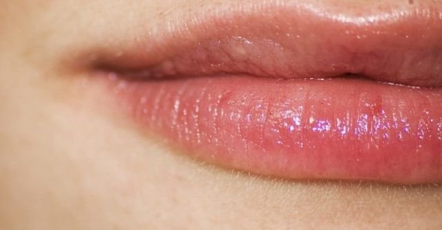 Cara Membuat Bibir Tetap Seksi Dengan Lips Therapy