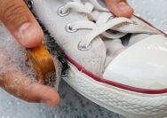 Cara merawat sepatu putih