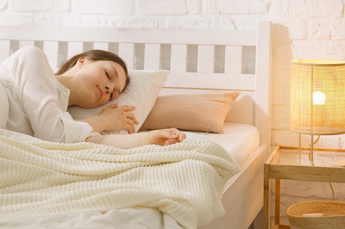 7 Tips Menjaga Kebersihan Kamar Tidur foto: (pexels)